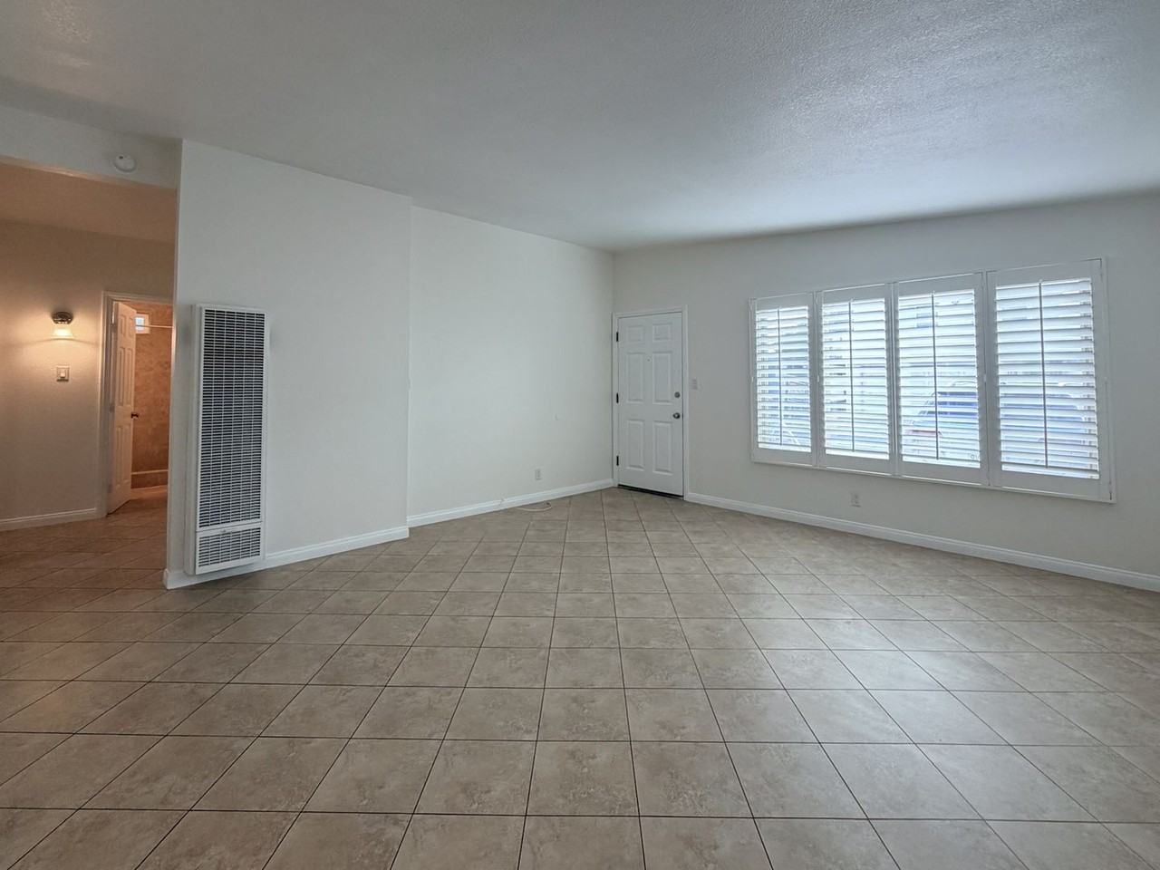 1065 Belfast Ln - Photo 2 of 25