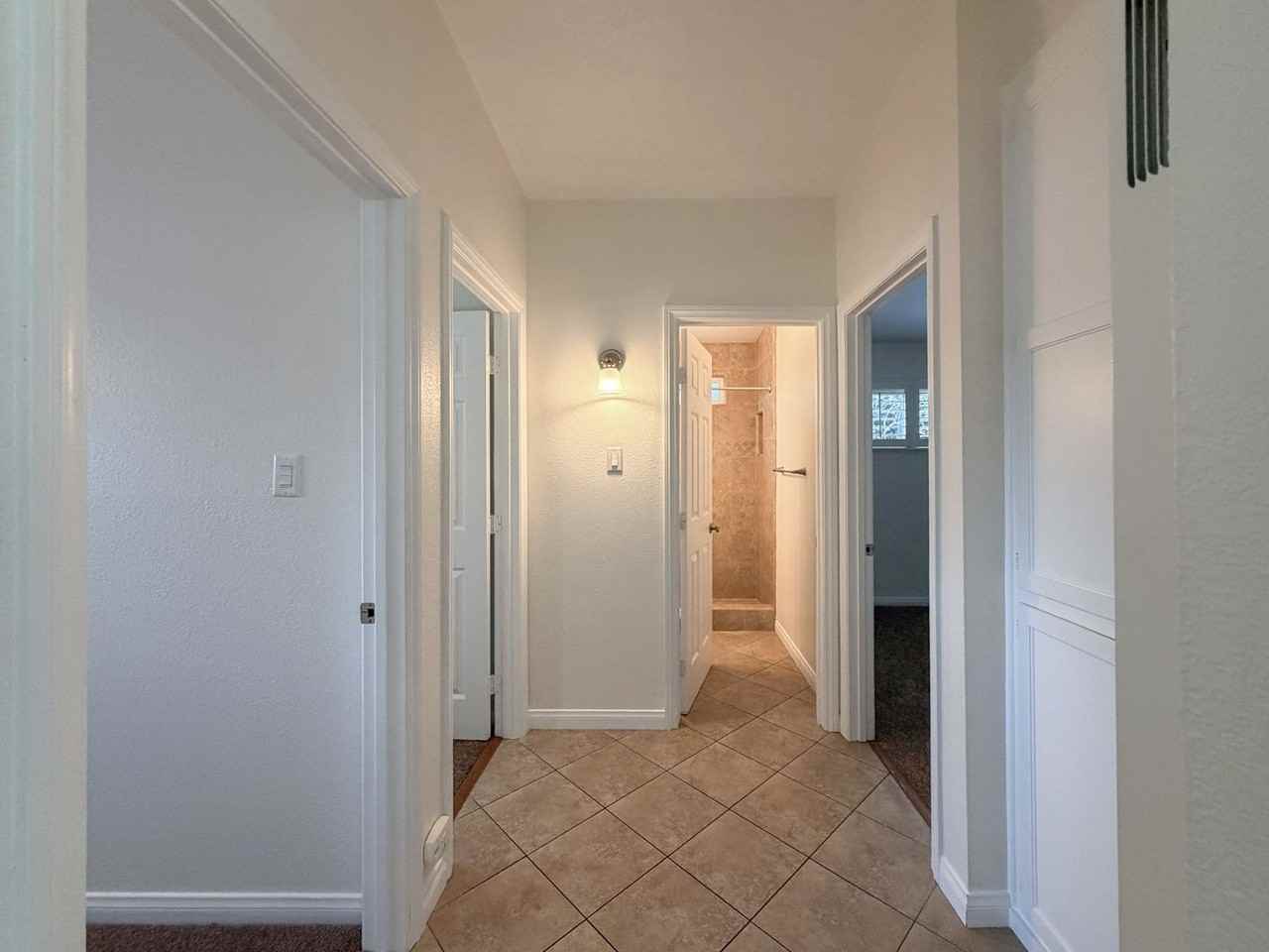 1065 Belfast Ln - Photo 6 of 25