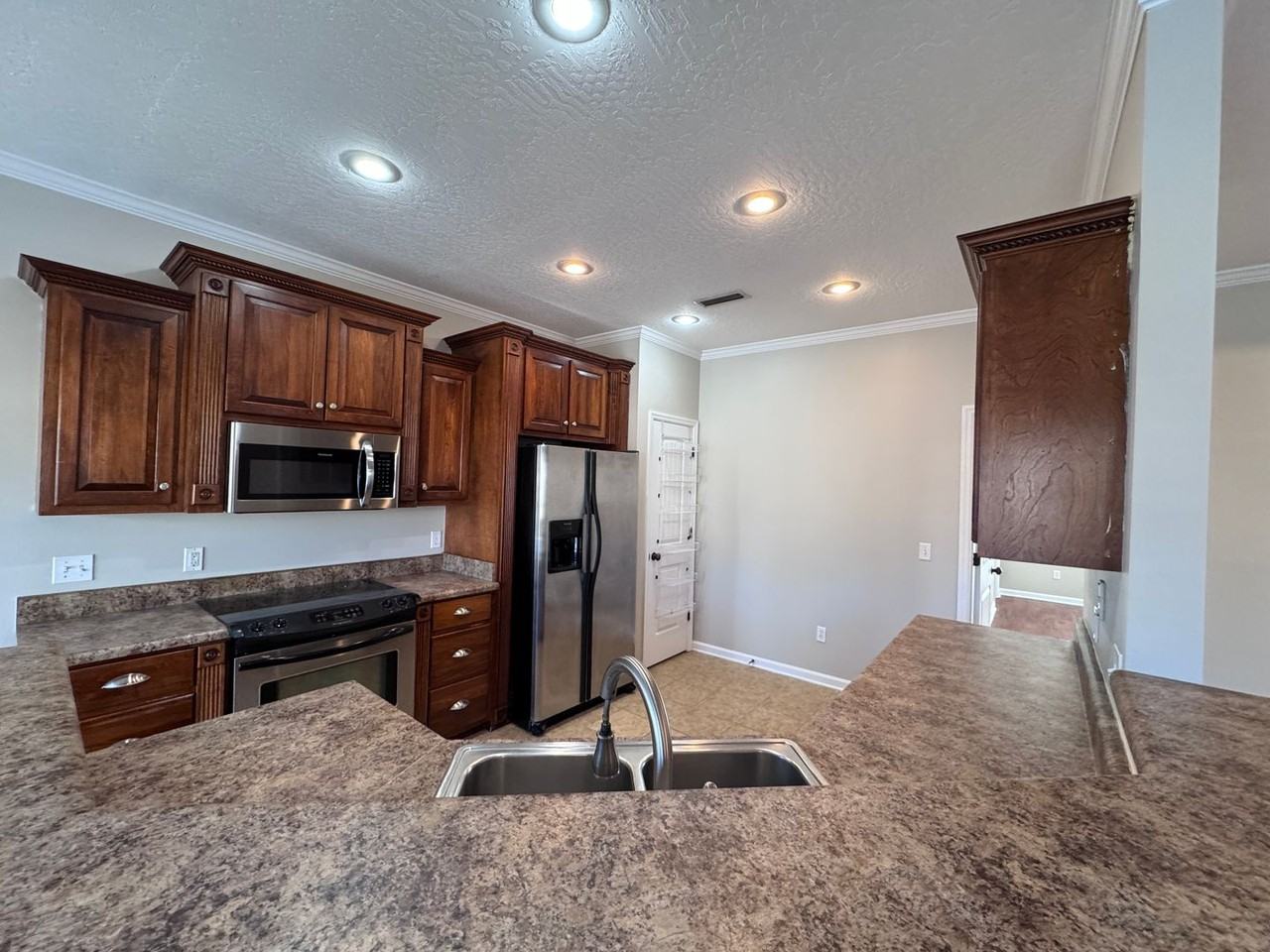 106 Belvedere Ln - Photo 4 of 14