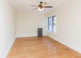 featured image of 944 S Oak Park Ave