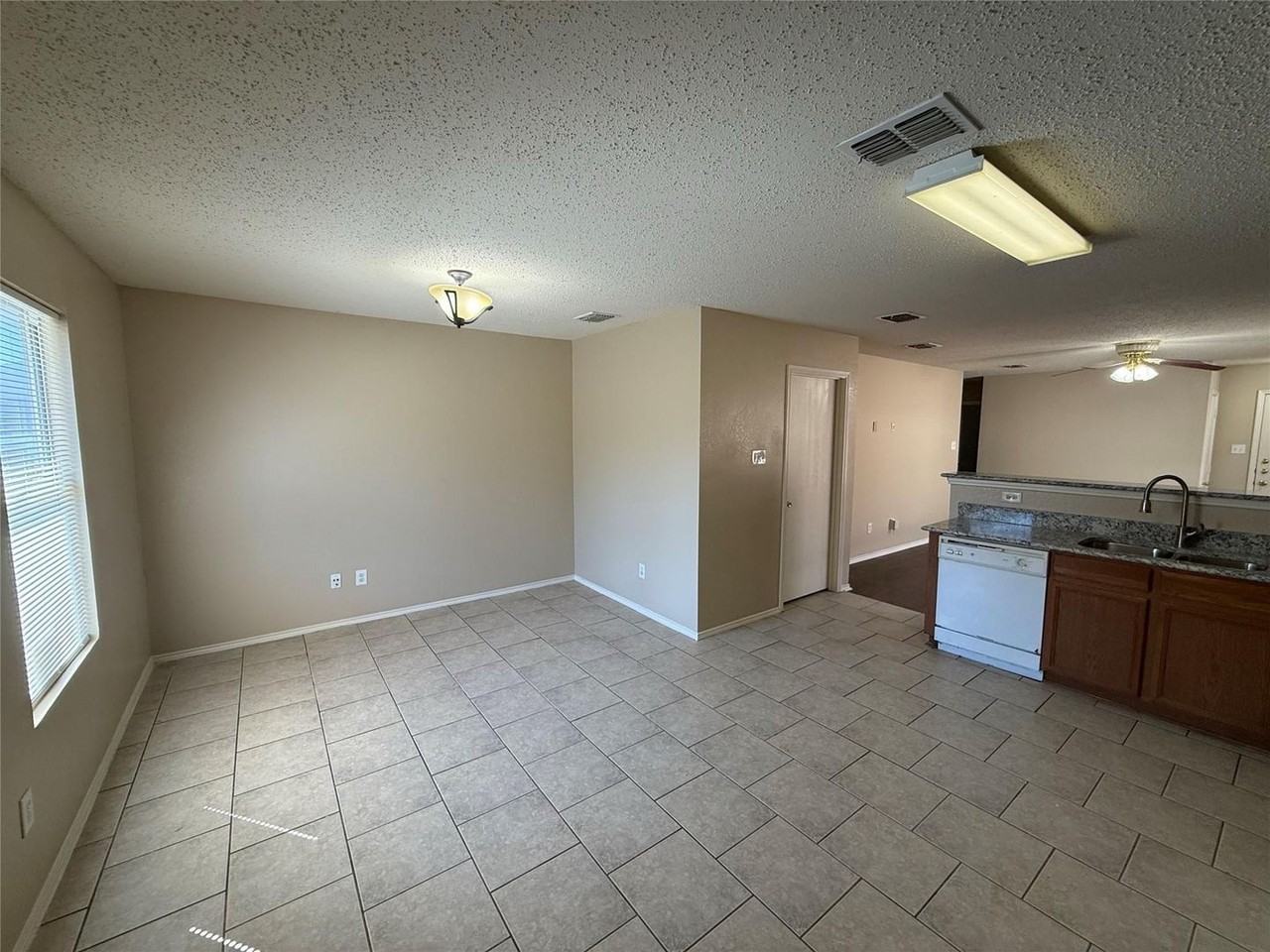 7541 Marietta Ln - Photo 2 of 10