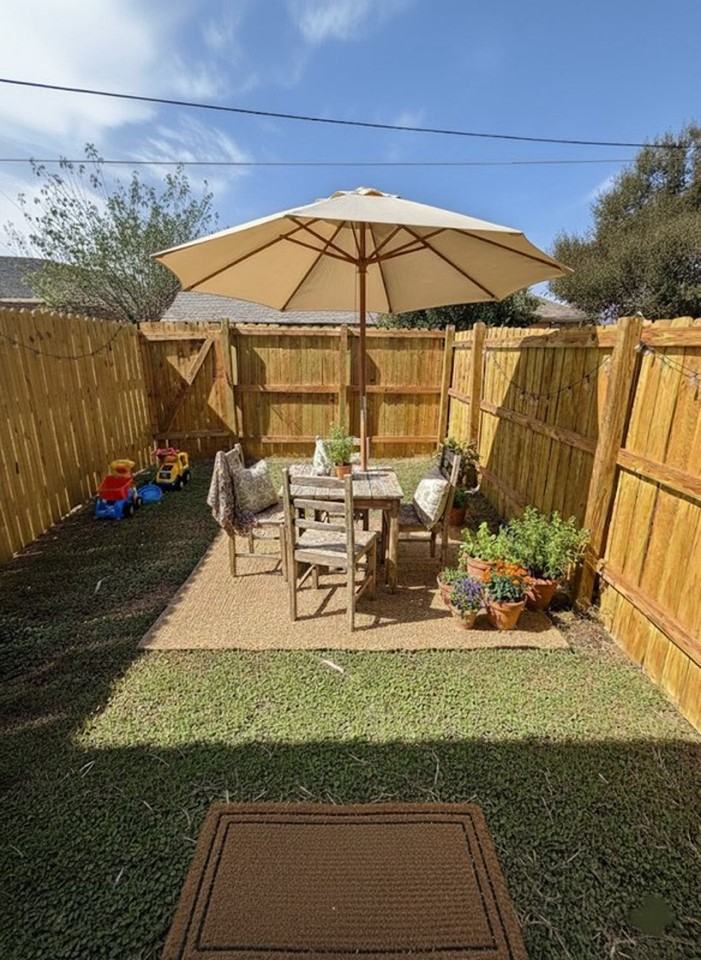 MOVE IN SPECIAL! Contact for details - Photo 4 of 14