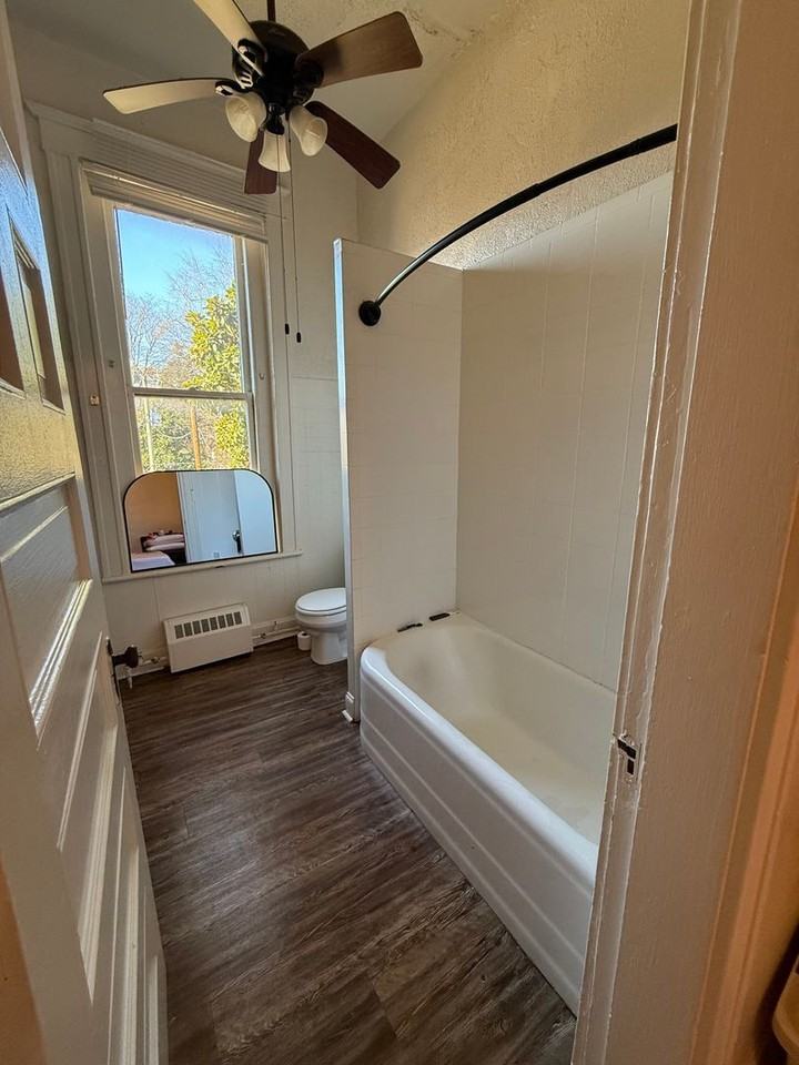 1415 Laurel Ave - Photo 3 of 4