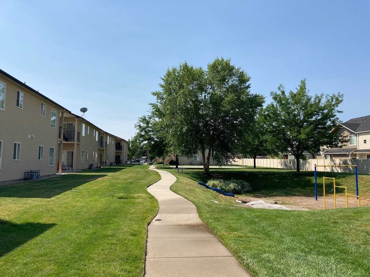 1927 E Wilson Ln - Photo 3 of 4