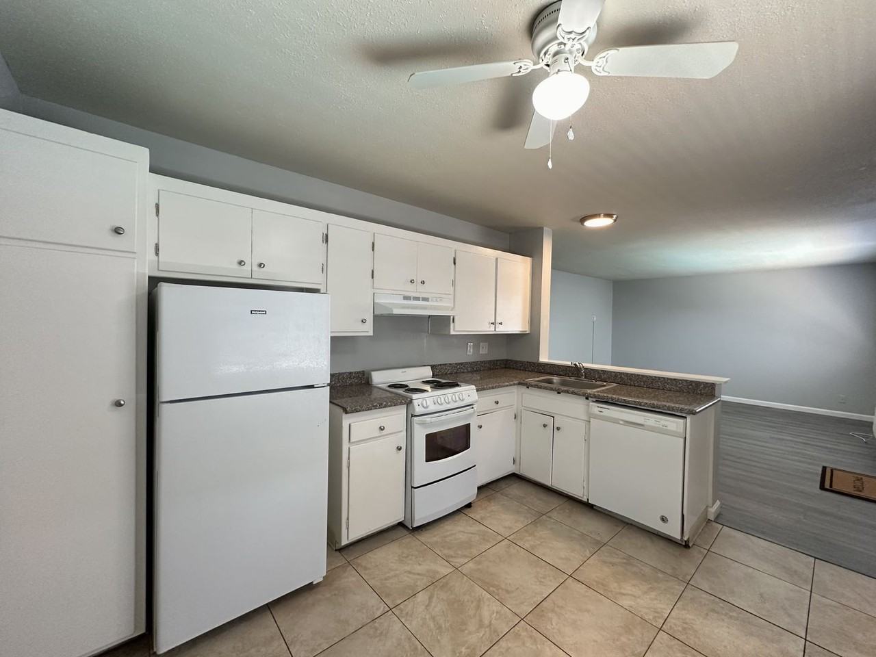 Lincoln Courtyards at 531 Glendora Avenue - Photo 6 of 22