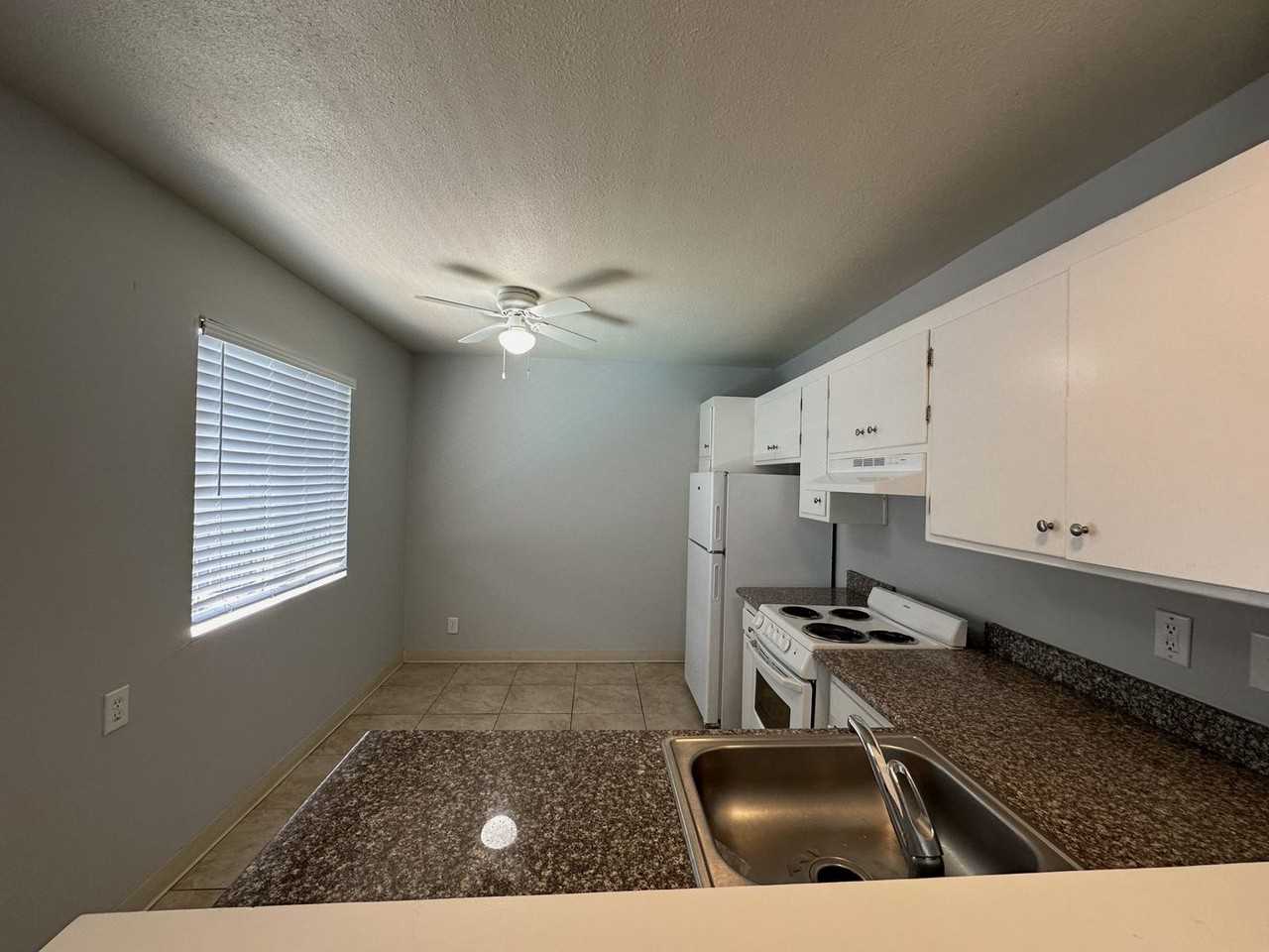 Lincoln Courtyards at 531 Glendora Avenue - Photo 7 of 22