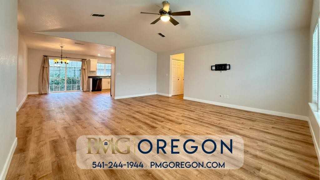 608 Se Liberty Dr - Photo 4 of 20