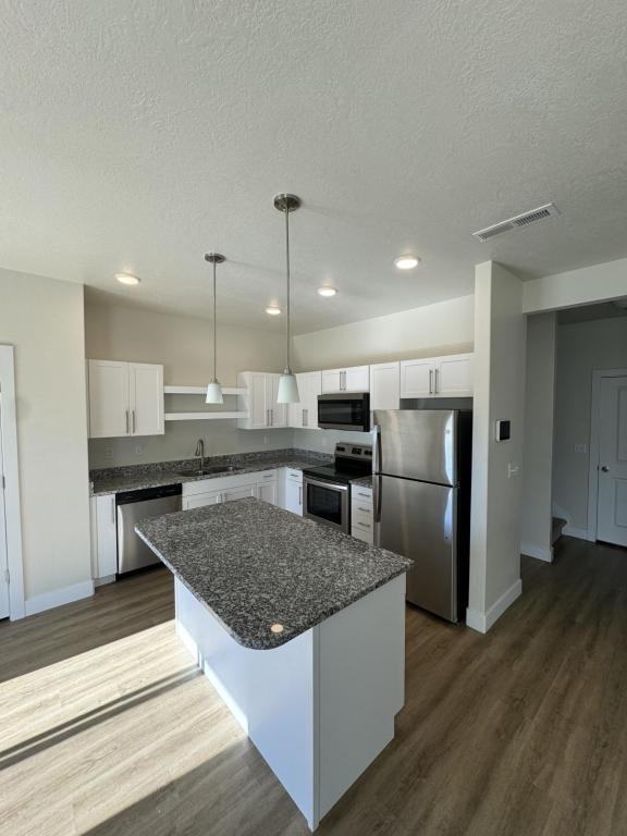 990 W 600 S - Photo 4 of 17