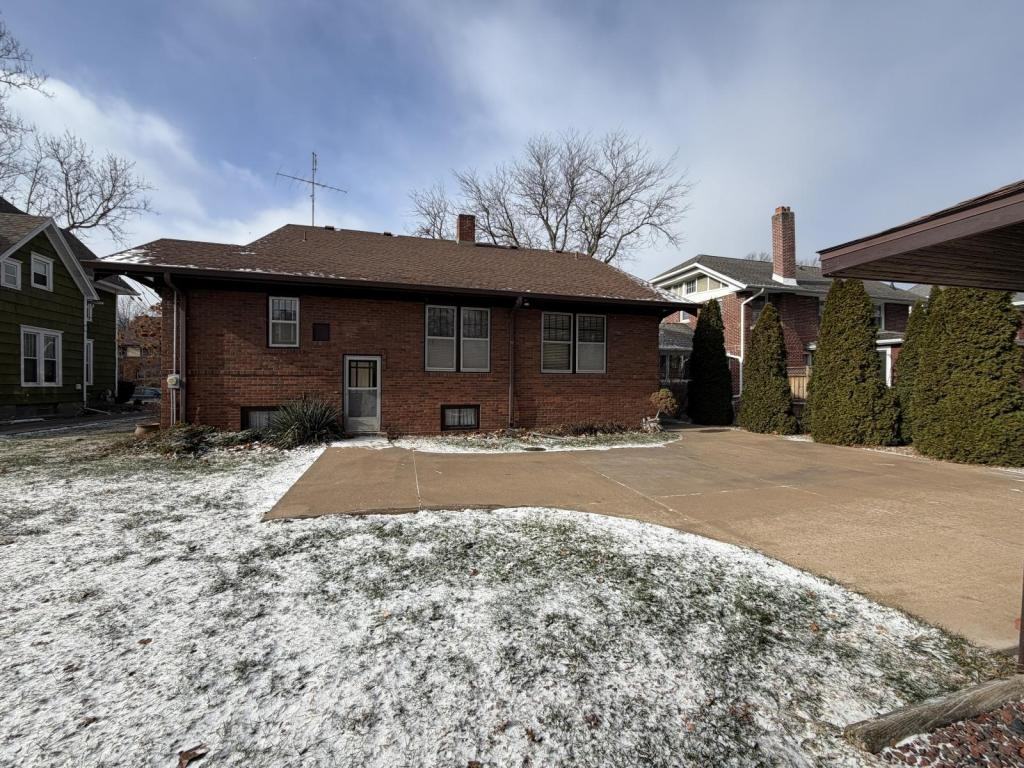 1155 N Cherry St - Photo 4 of 23