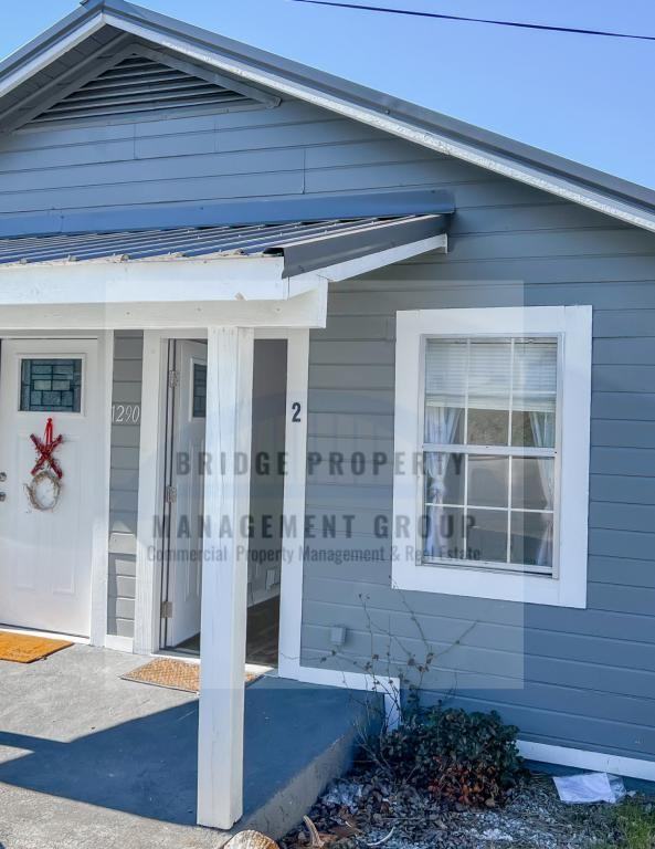 1280 Blythe Ave Se - Photo 2 of 7