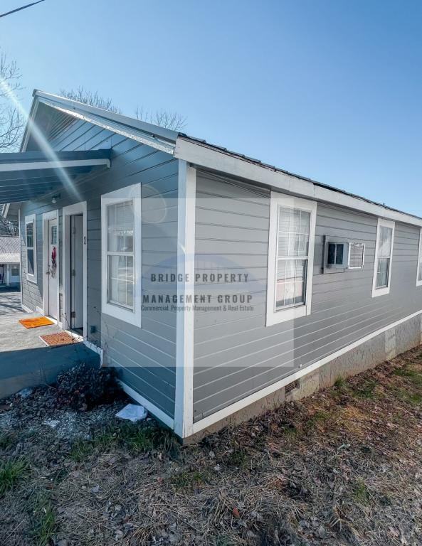 1280 Blythe Ave Se - Photo 3 of 7