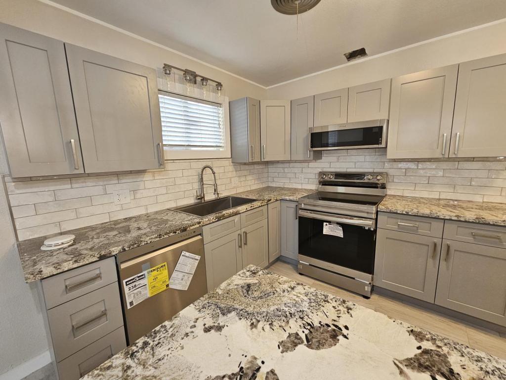 2502 E Poplar Ave - Photo 3 of 25