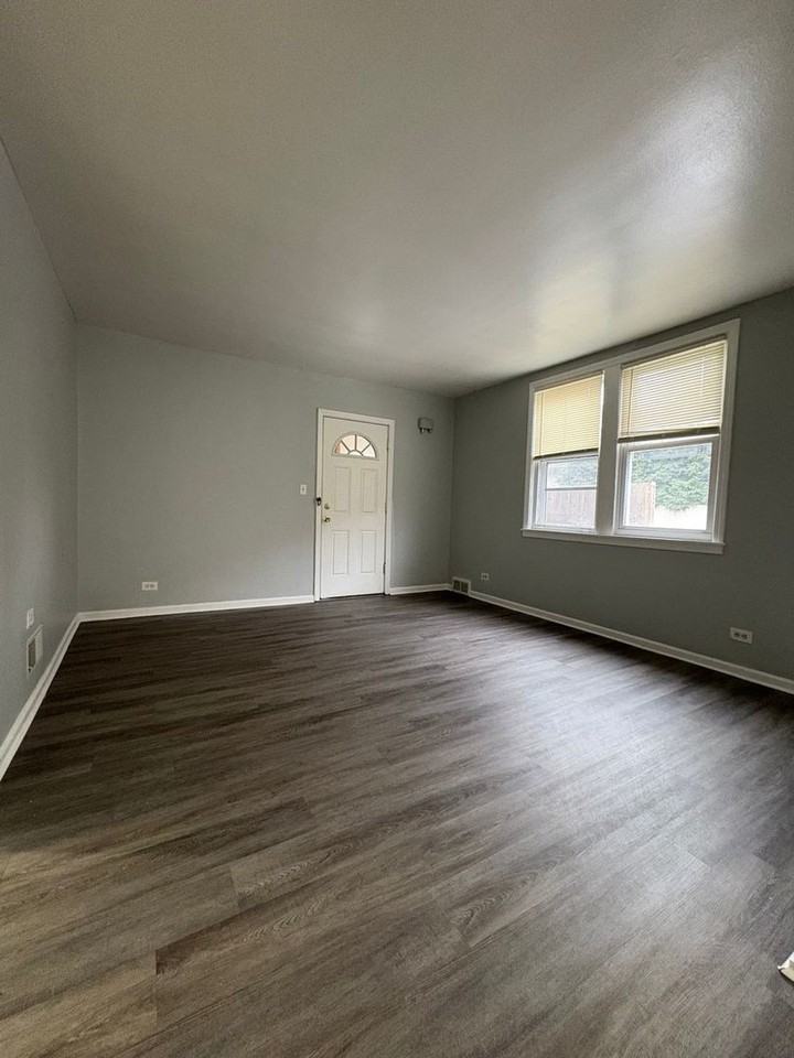 2560 Clinton St River Grove - Photo 2 of 14