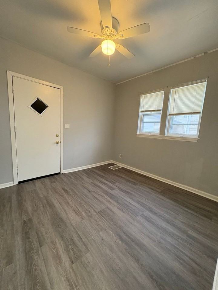 2560 Clinton St River Grove - Photo 4 of 14