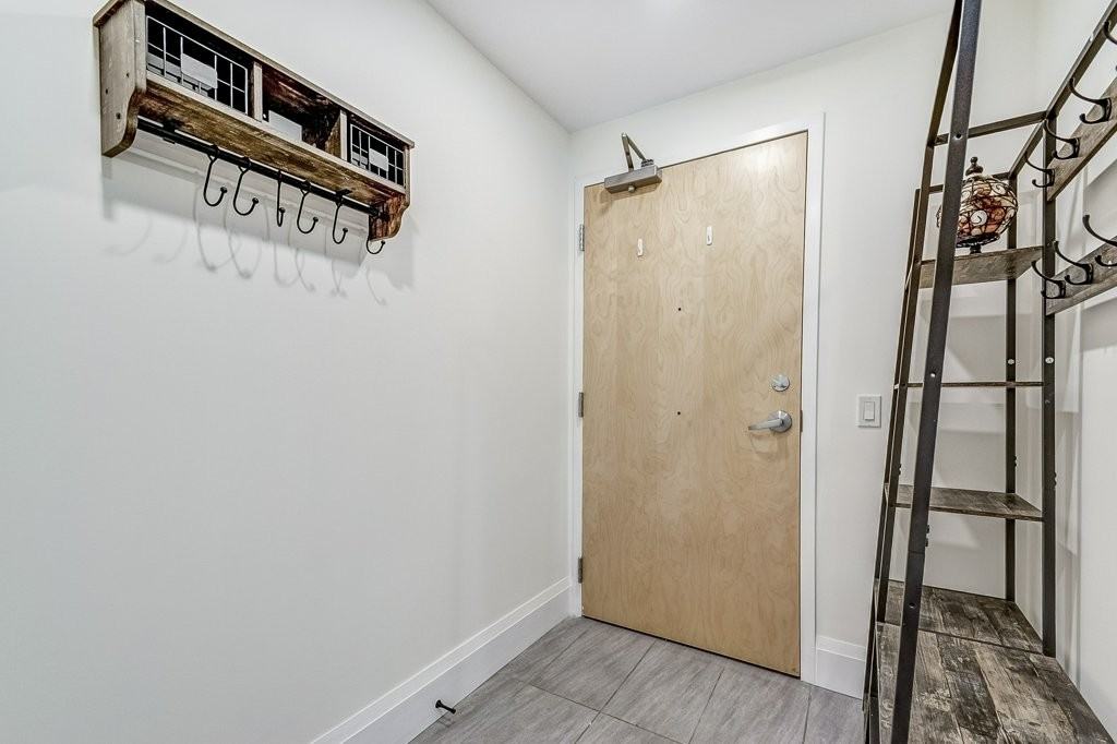 60 Charles Street West #1802 - Photo 5 of 25