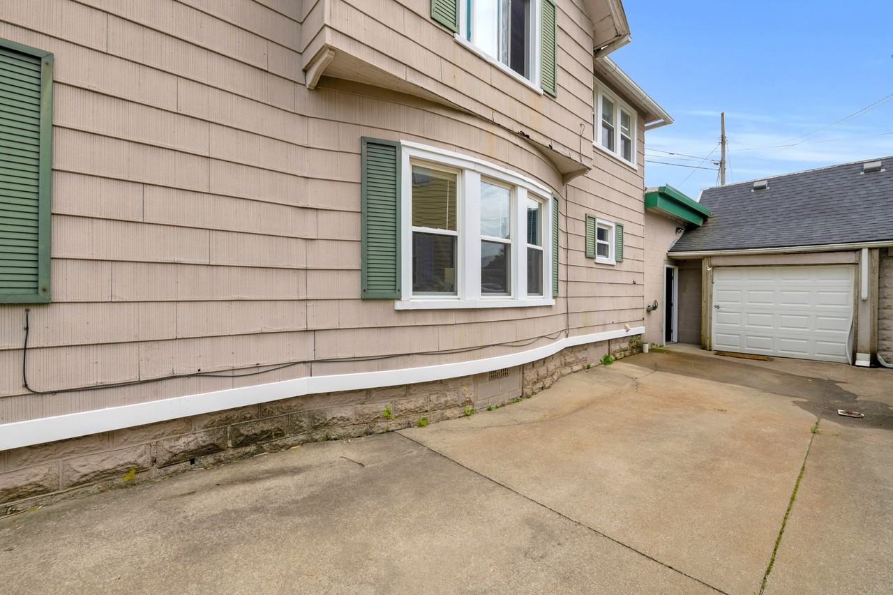 121 Washington St #1 - Photo 3 of 40