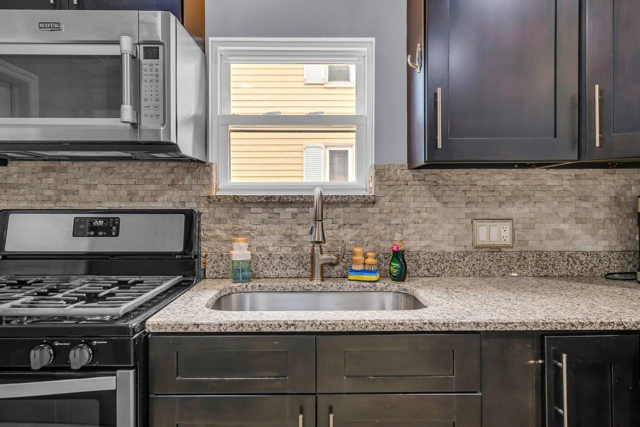 121 Washington St #1 - Photo 4 of 40