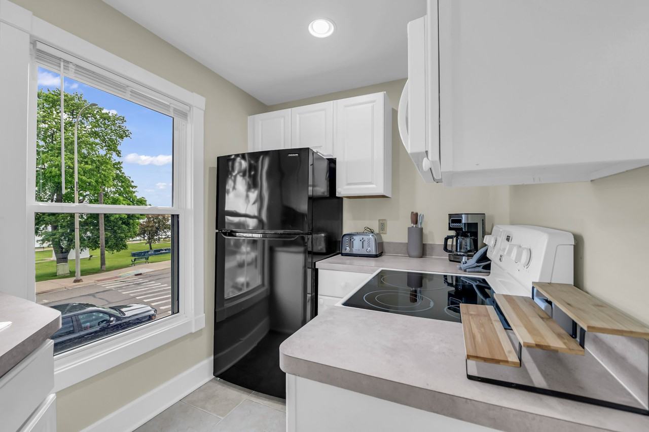 258 S Water St - Photo 3 of 50