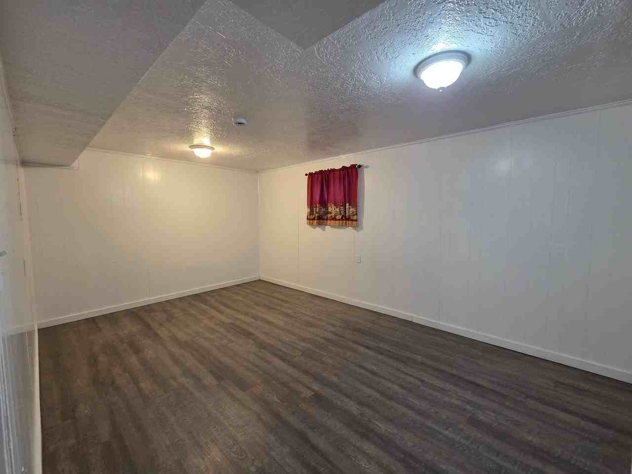 634 Timpie Rd - Photo 4 of 33