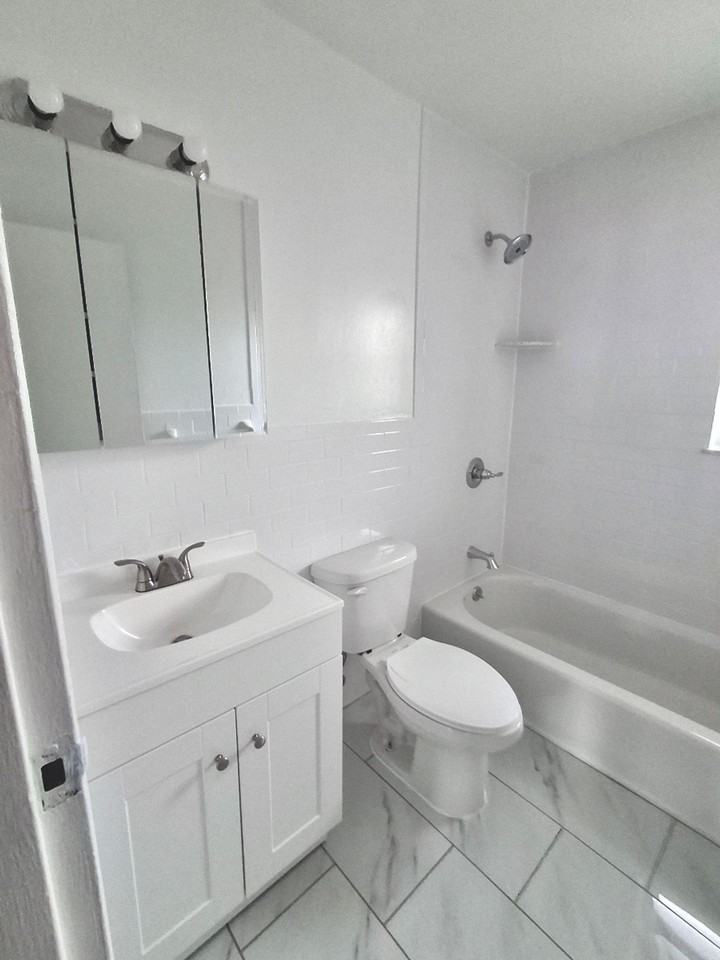 Station Square Apartments – Steps from East Rutherford Train Station with Parking Included - Photo 4 of 5