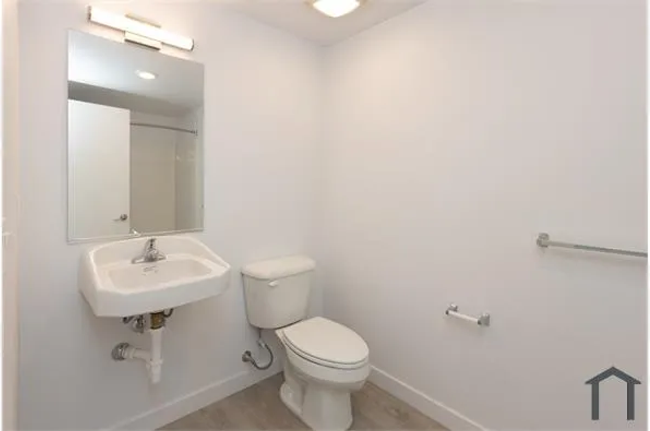 Gorgeous 1 bed/1 bath and Studio units ~ LA City Section 8 Voucher Accepted! - Photo 4 of 16