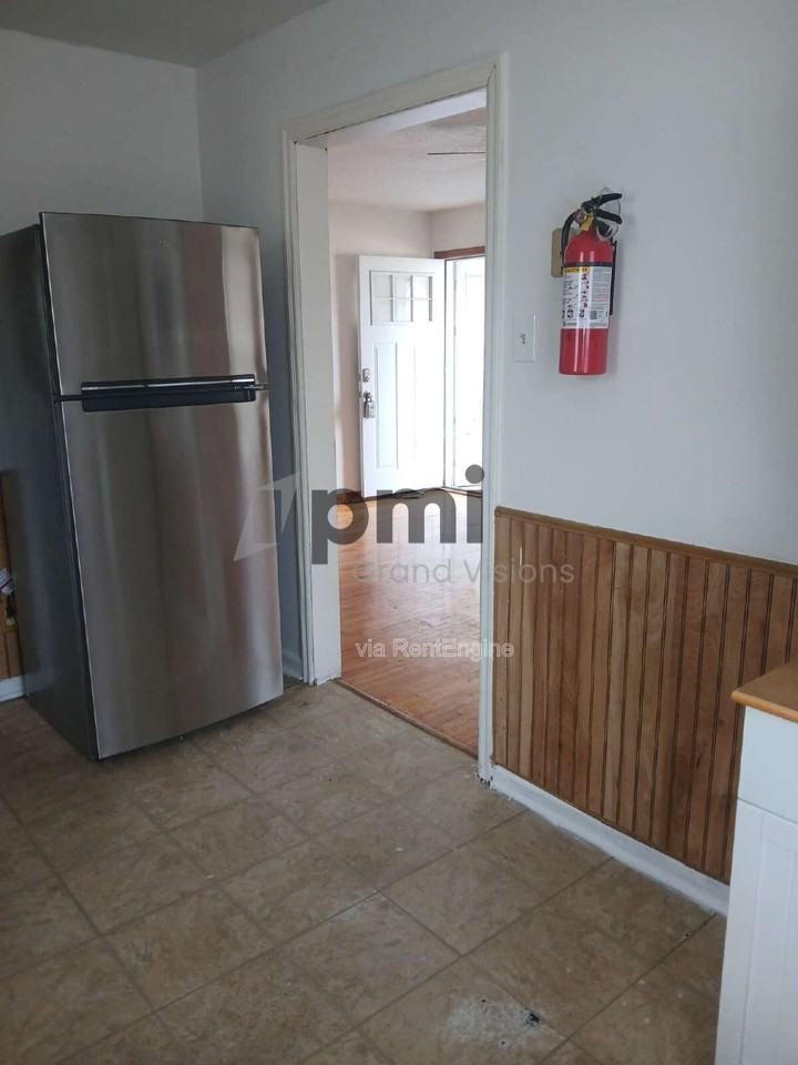 1404 S 6th St - Photo 3 of 21