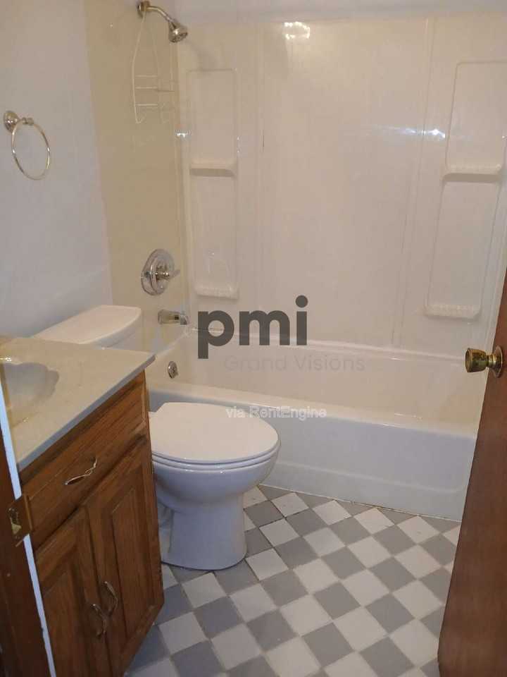 1404 S 6th St - Photo 5 of 21