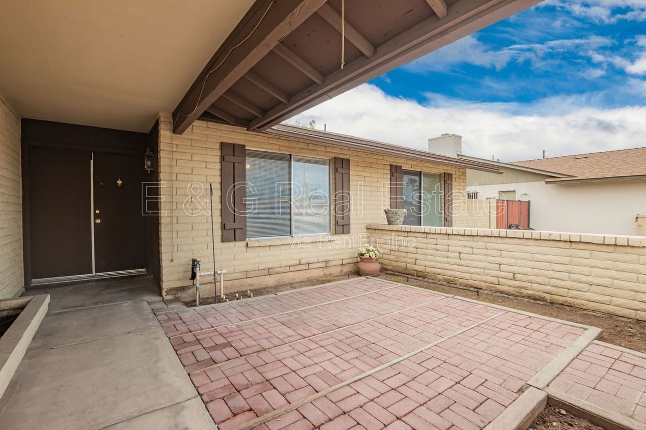 5055 W Vogel Ave - Photo 5 of 32