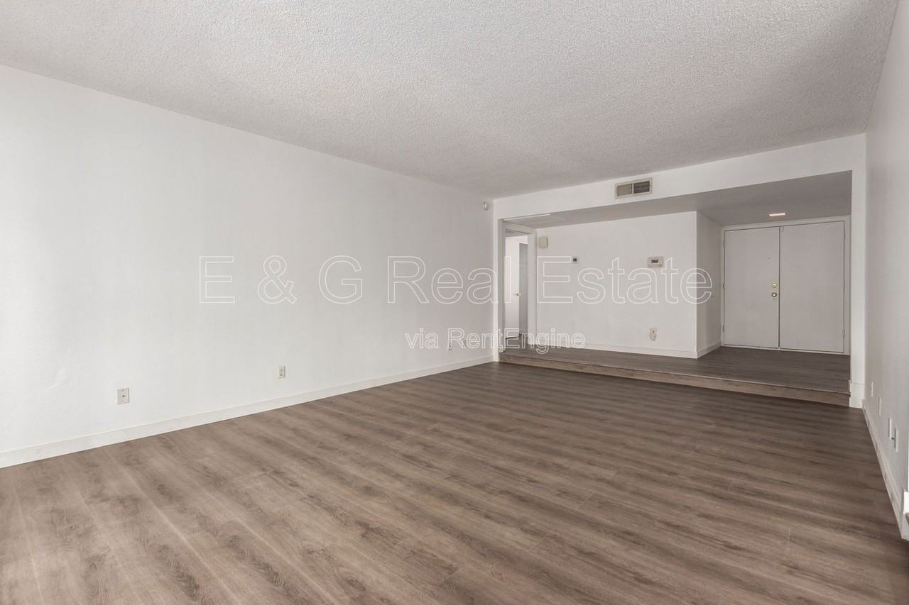 5055 W Vogel Ave - Photo 6 of 32