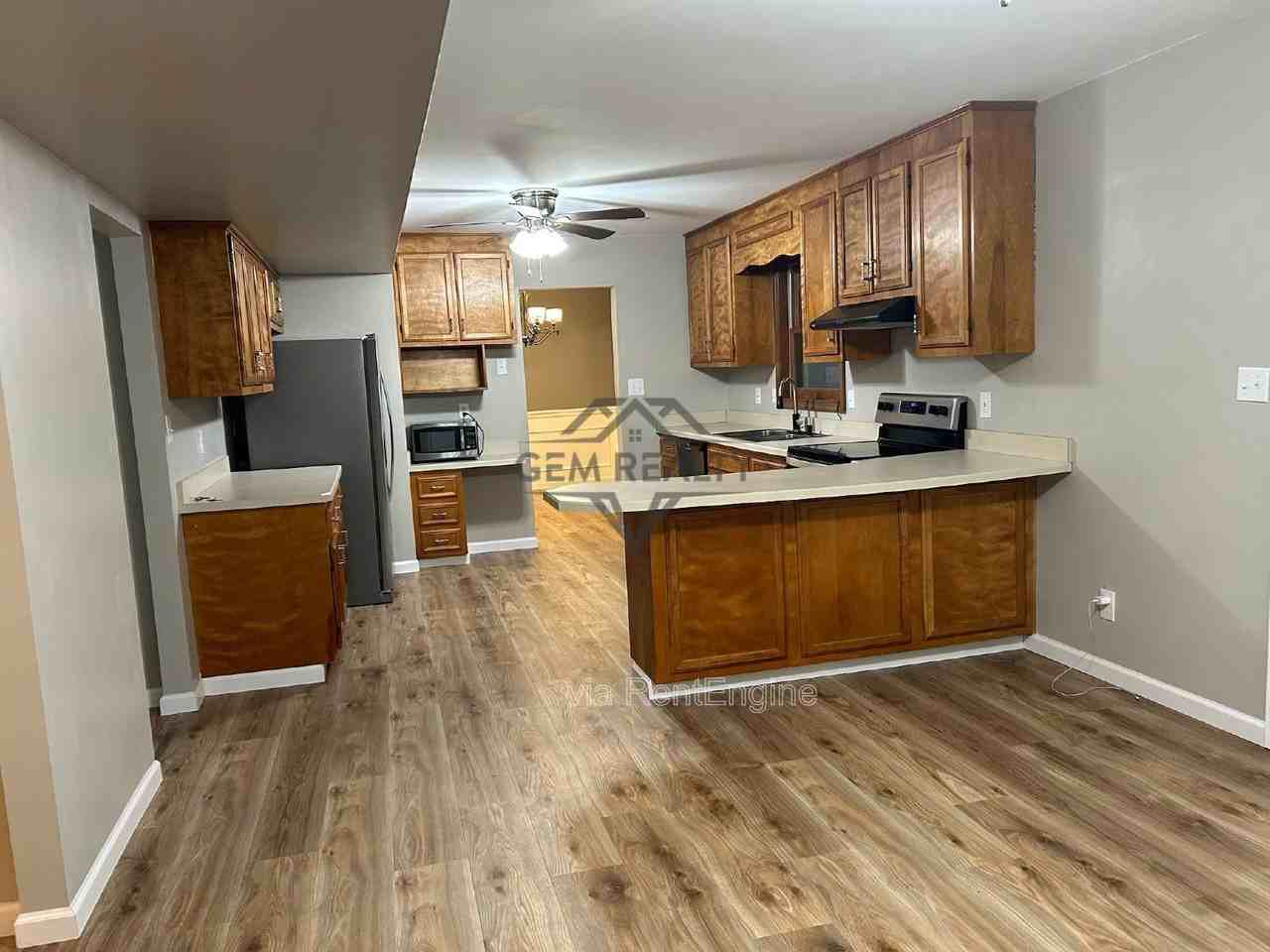 100 Kendallwood Dr - Photo 4 of 50