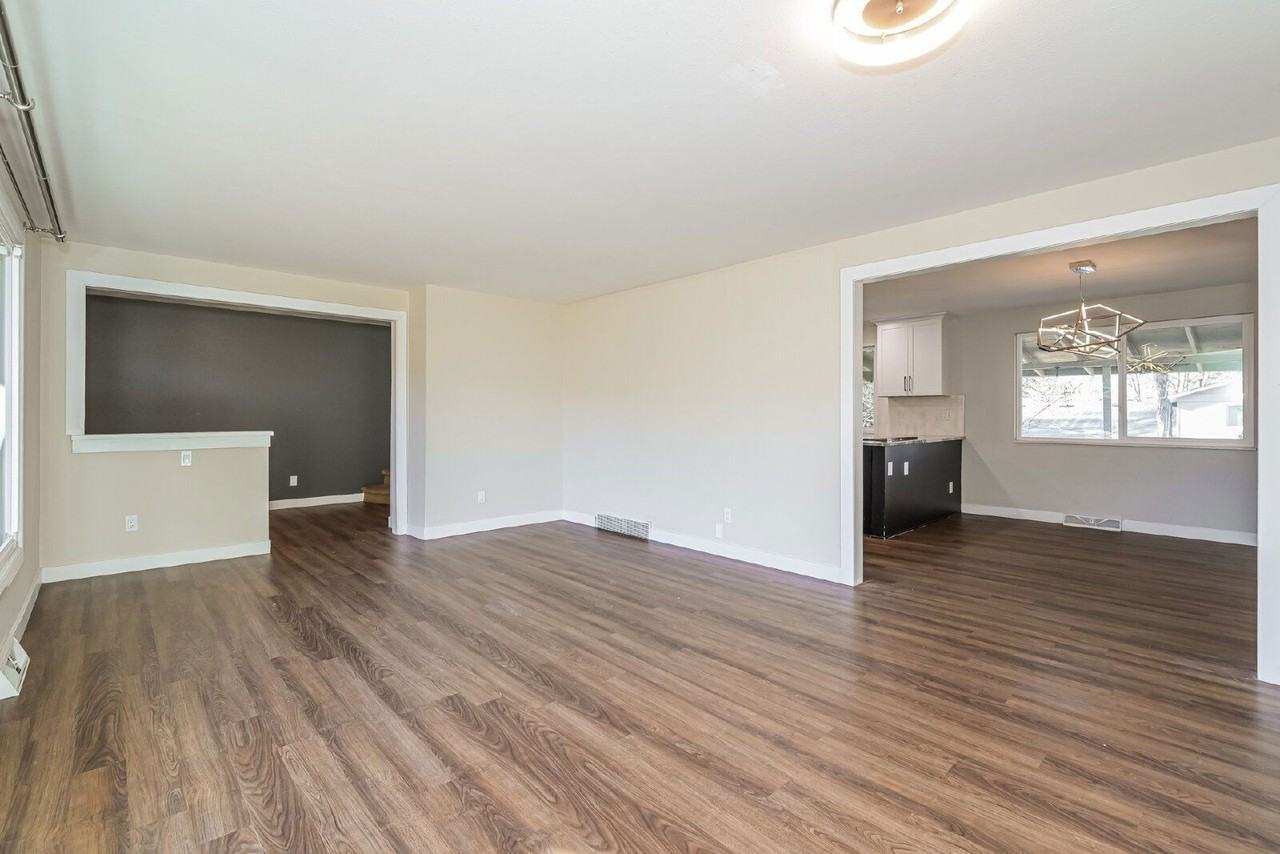 6385 S Pontiac Ct - Photo 3 of 18