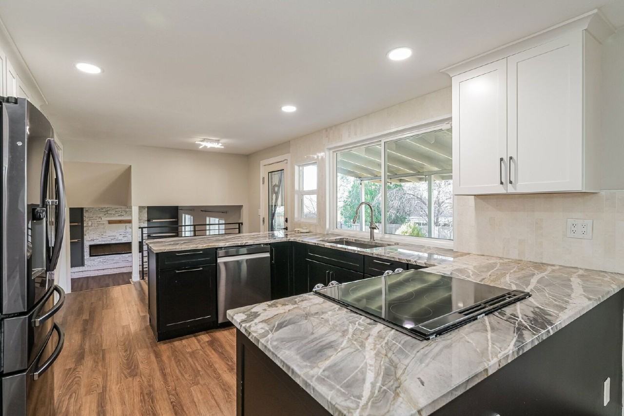 6385 S Pontiac Ct - Photo 4 of 18