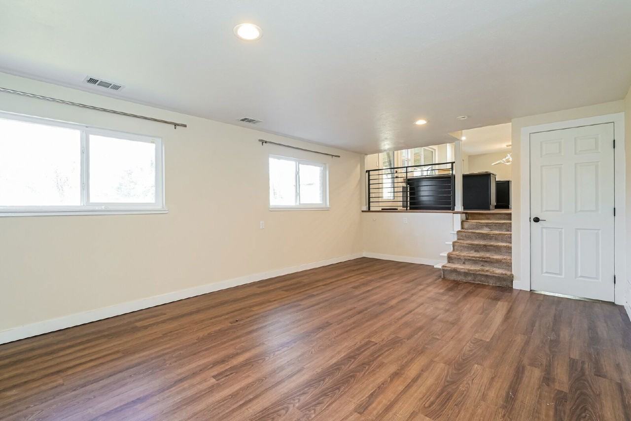 6385 S Pontiac Ct - Photo 7 of 18