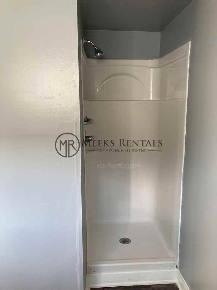 408 1st St #1 - Photo 4 of 13