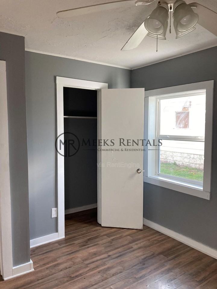 408 1st St #1 - Photo 6 of 13