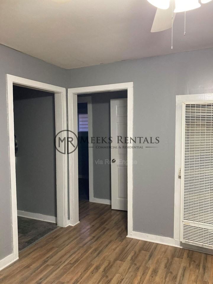 408 1st St #1 - Photo 7 of 13