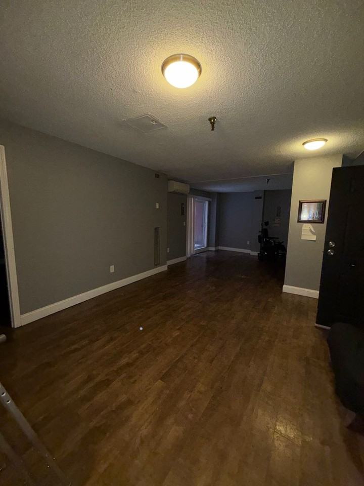 SilverBrick Square - Photo 5 of 7