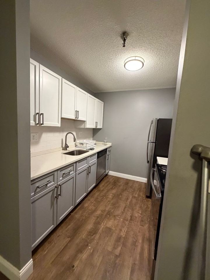 SilverBrick Square - Photo 6 of 7