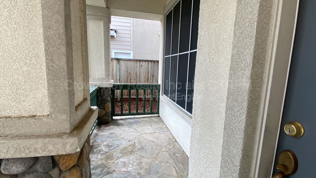 1367 Gwerder Ct - Photo 4 of 50