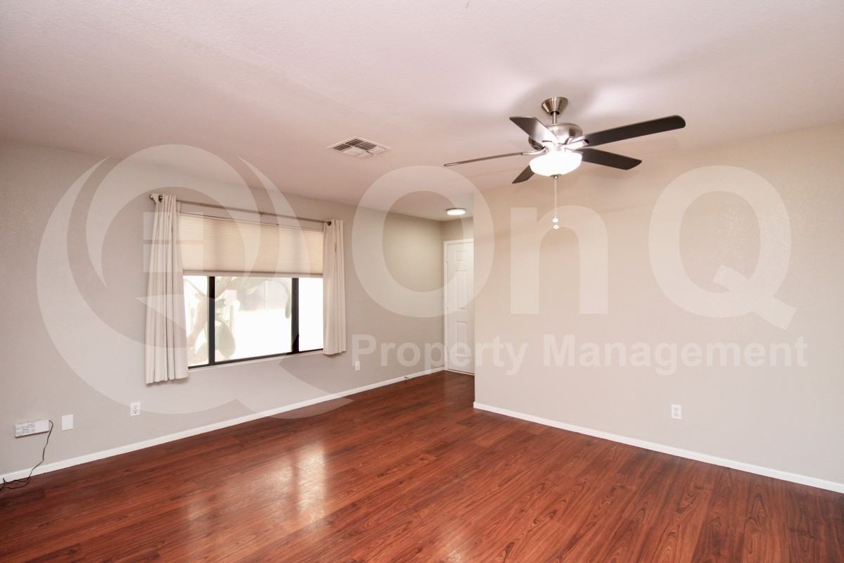 2138 E Robin Ln - Photo 4 of 18