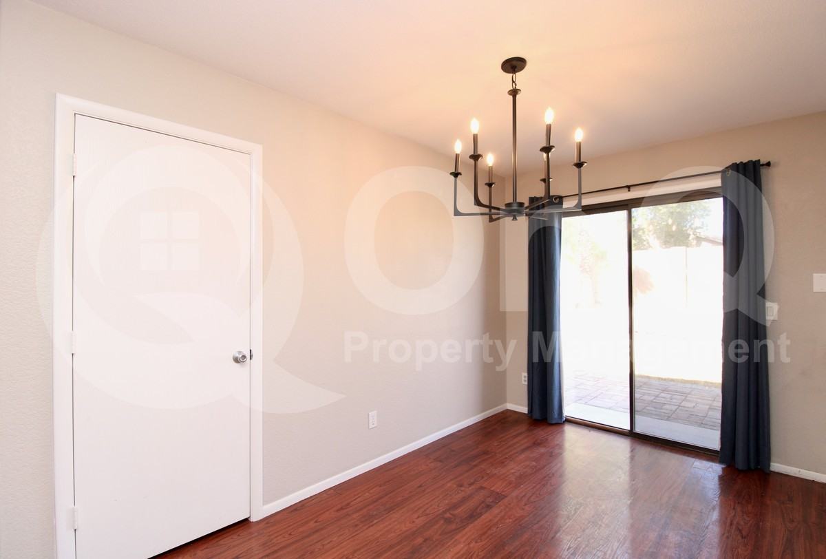 2138 E Robin Ln - Photo 6 of 18