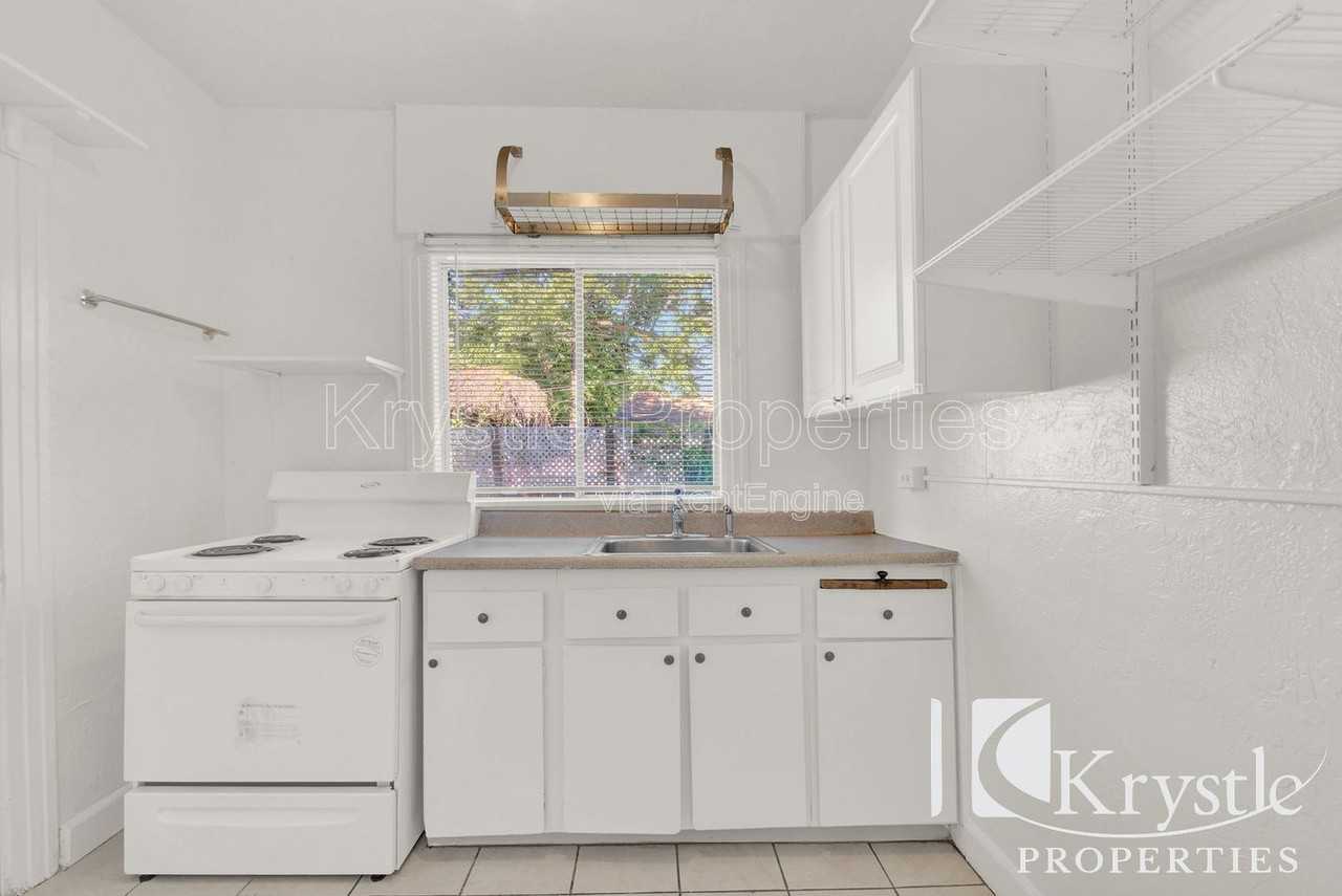 515 Monterey St - Photo 7 of 19