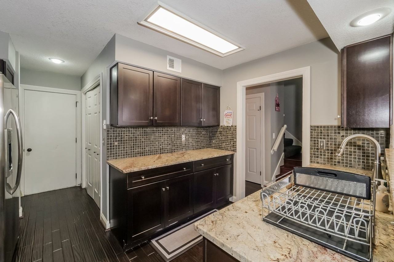 9443 W 119th Ter - Photo 5 of 27