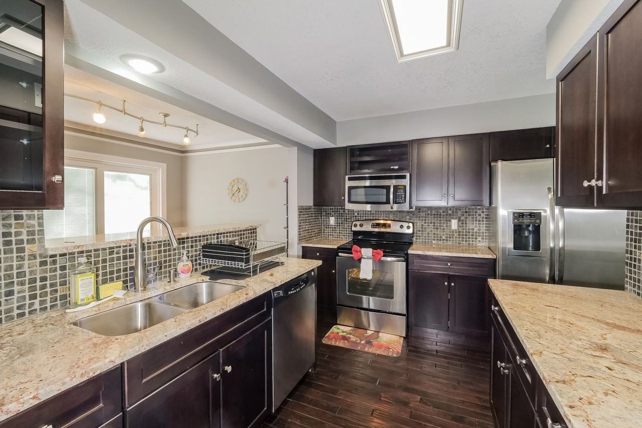 9443 W 119th Ter - Photo 4 of 27