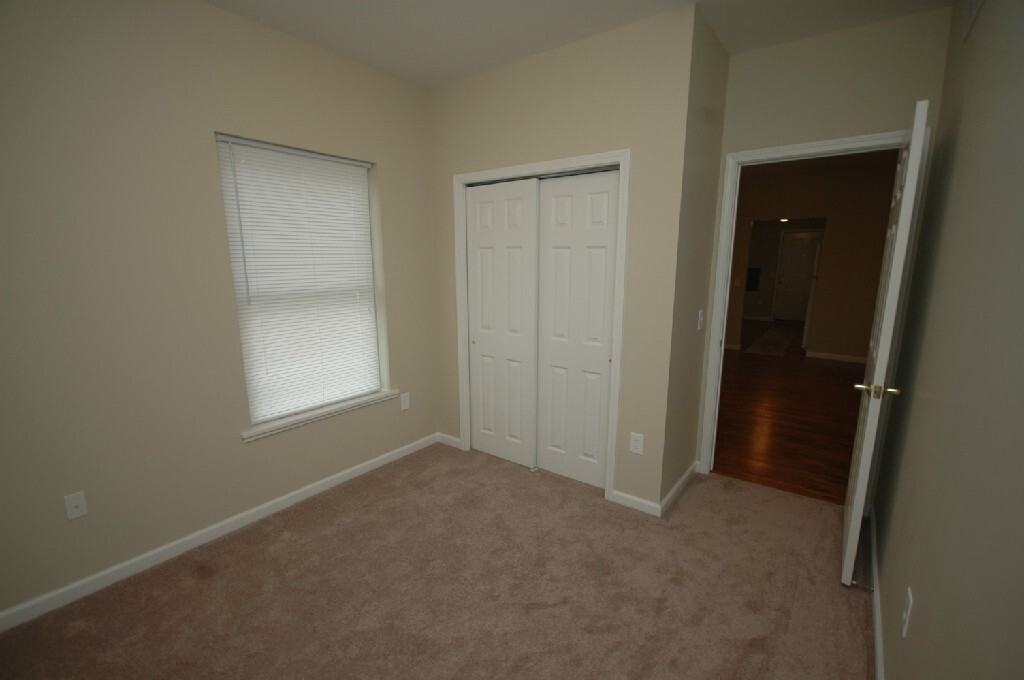 116 N Summit St #2 - Photo 3 of 6