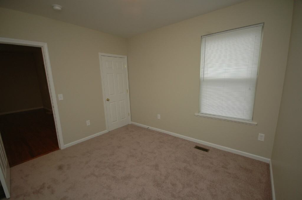 116 N Summit St #2 - Photo 5 of 6
