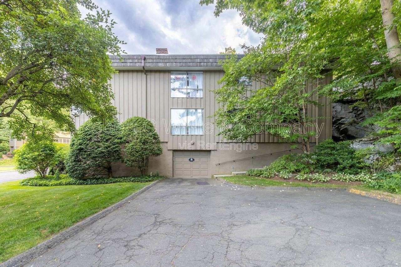 102 Ledgebrook Dr - Photo 2 of 18