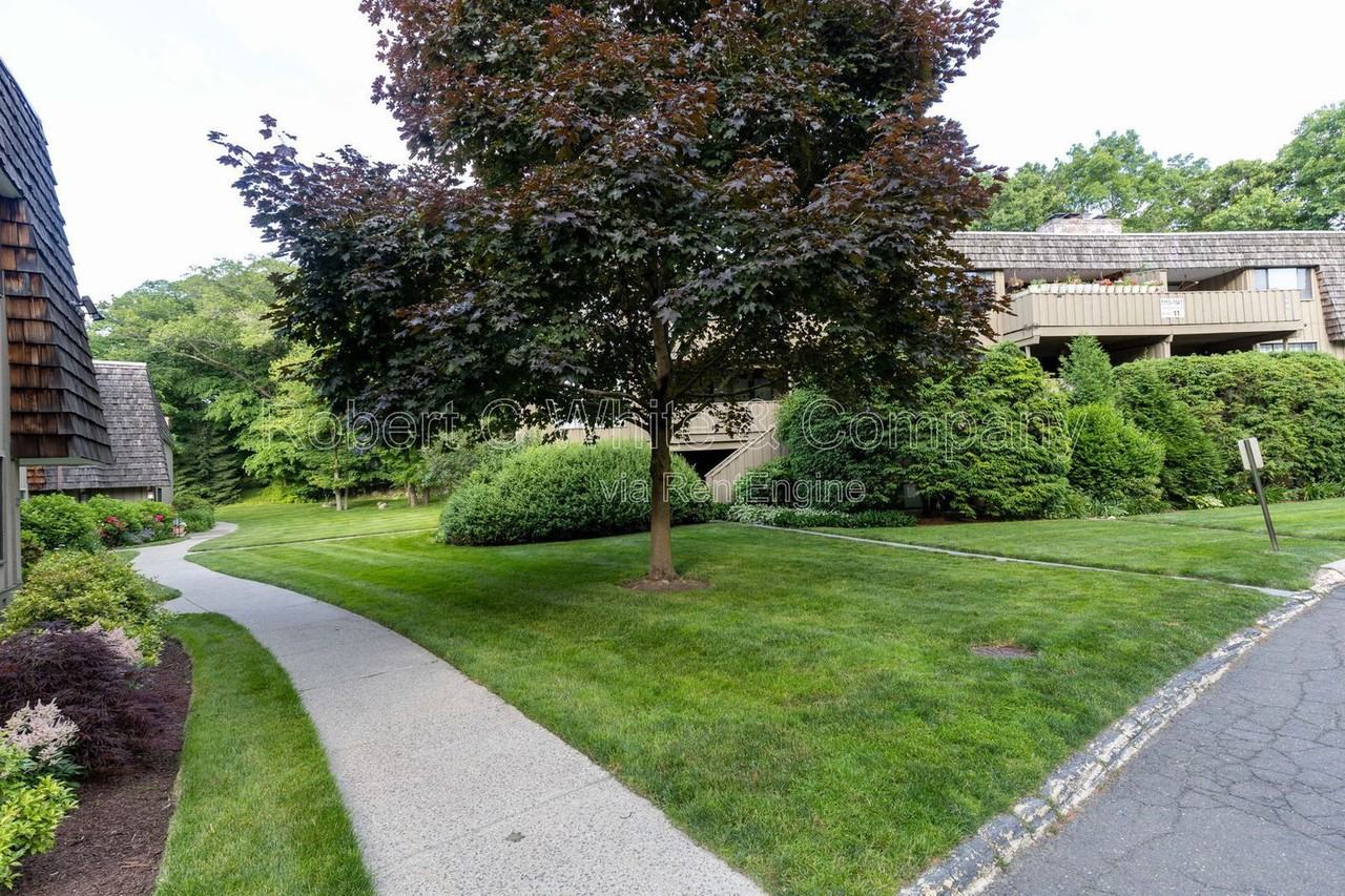 102 Ledgebrook Dr - Photo 3 of 18