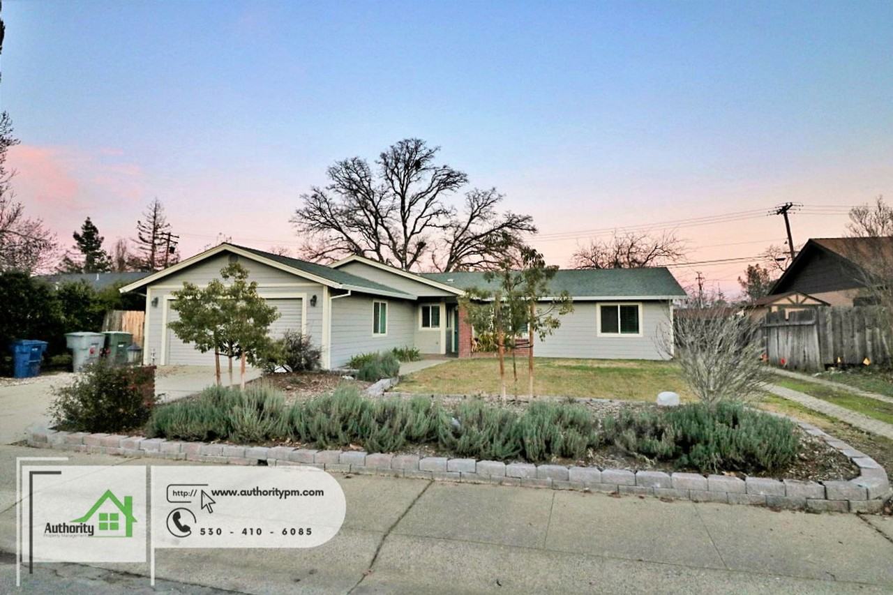 1947 Mary Lake Dr - Photo 2 of 23