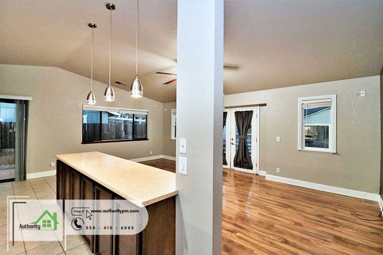 1947 Mary Lake Dr - Photo 3 of 23